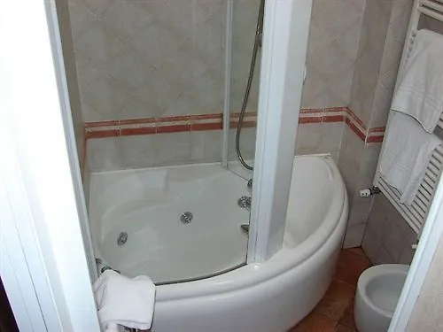 Antica Fonte Residenza Di Sienne